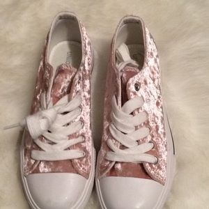 Women’s Sneakers